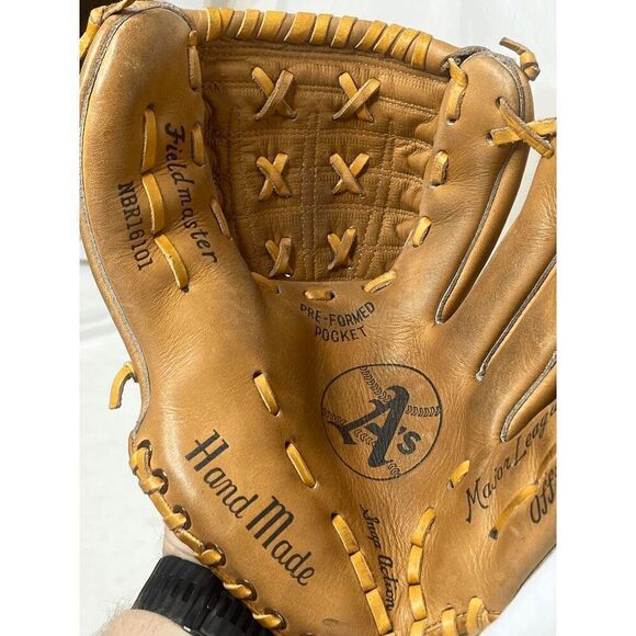 Vintage Fieldmaster NBR16101 Oakland A's Major League Model 1970s High Quality - Picture 3 of 9